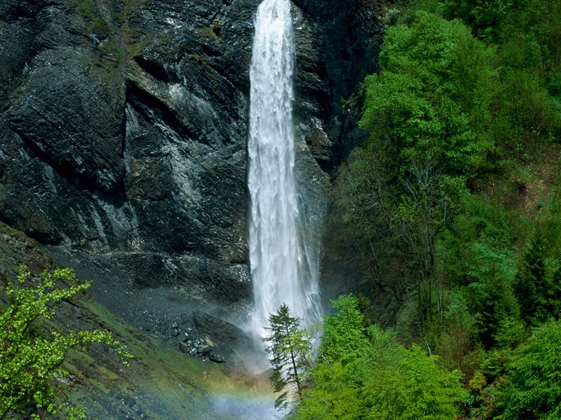 Cascades Et Rivieres Apaisantes