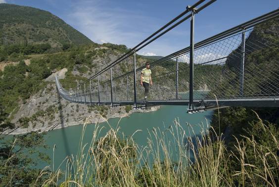 Passerelle du Drac au dessus du Lac du Monteynard, la première des passerelles Himalayennes 