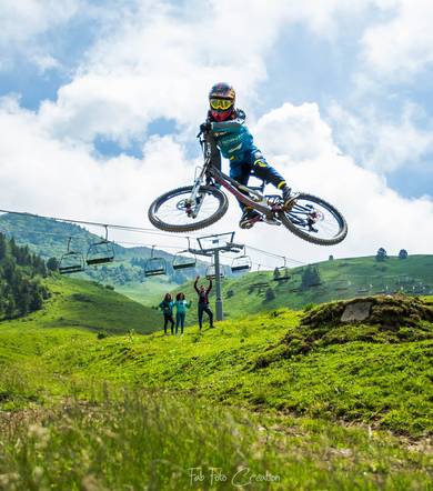 saut en VTT de descente