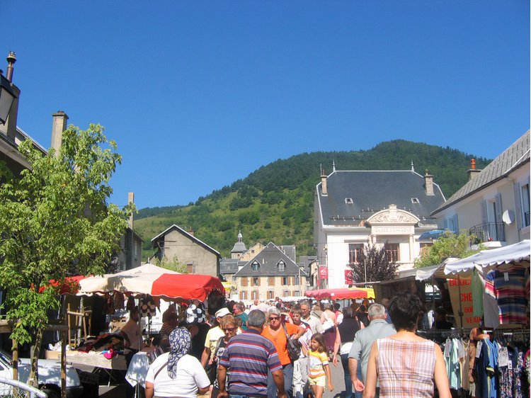 Photo 4 La Mure's market