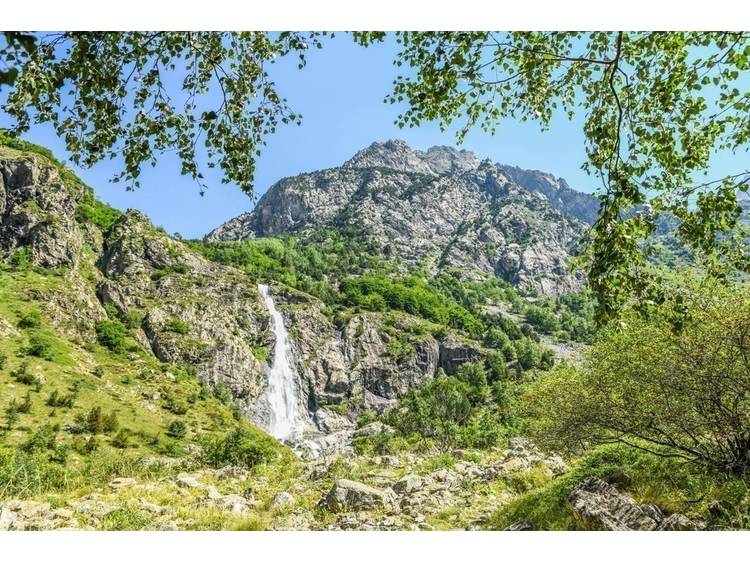 Photo 1 The Pisse waterfall