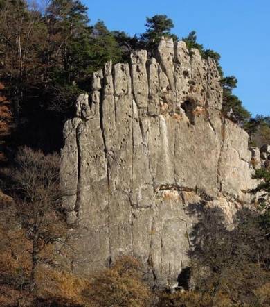 Climbing spot :  Le rocher de 11 heures (Siévoz)