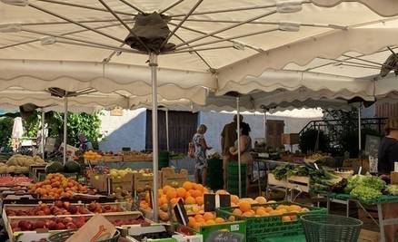 Marché à Entraigues