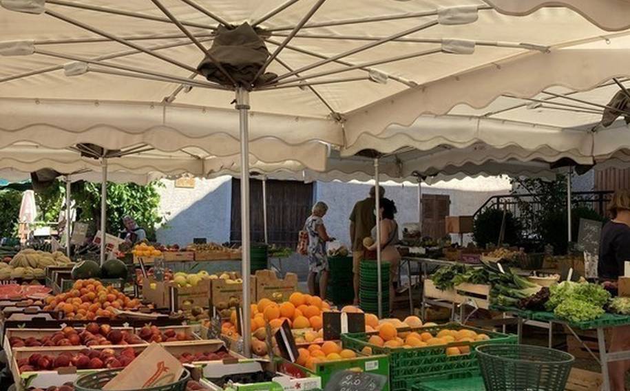 Marché à Entraigues