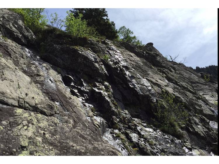 Photo 2 Paroi d'escalade de la Cascade secteur bas