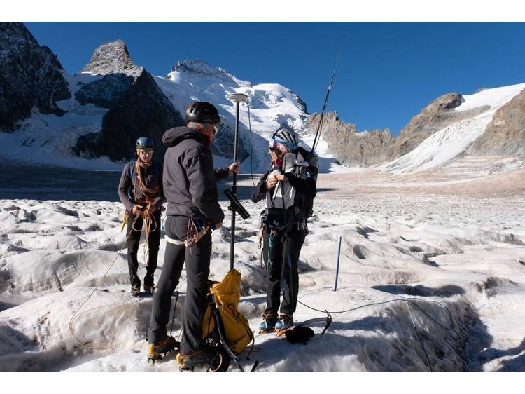 Photo 1 Causerie : le suivi des glaciers par le Parc national des Ecrins