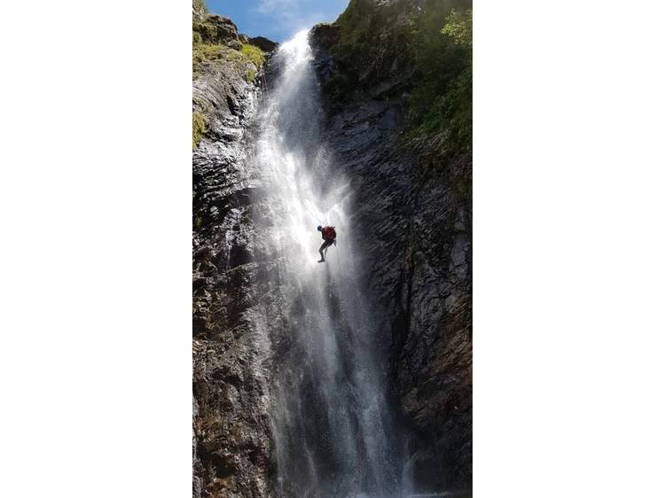 Photo 2 Canyoning Grande Course - Canyon cascade du Buchardet avec Écrins Spéléo Canyon