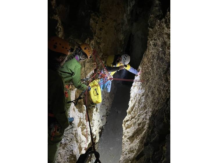 Photo 22 Spéléologie pour tous niveaux avec Écrins Spéléo Canyon