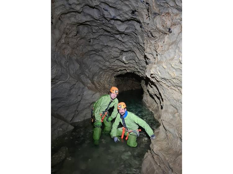Photo 4 Spéléologie sportive au Puits des Bans dans le Dévoluy  avec Ecrins Spéléo Canyon