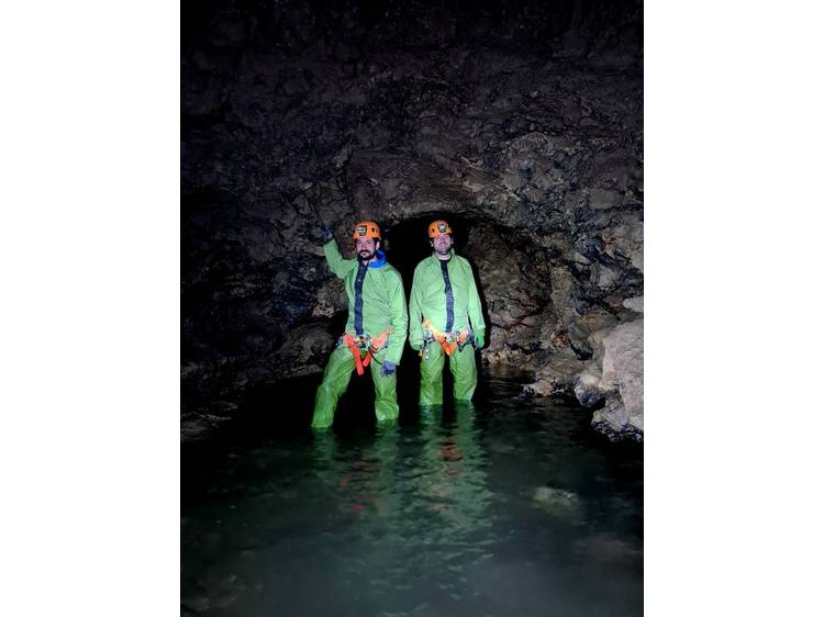 Photo 2 Spéléologie sportive au Puits des Bans dans le Dévoluy  avec Ecrins Spéléo Canyon