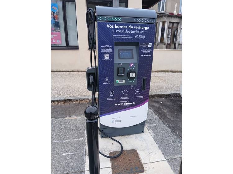 Photo 1 Borne de recharge pour véhicule électrique - La Mure
