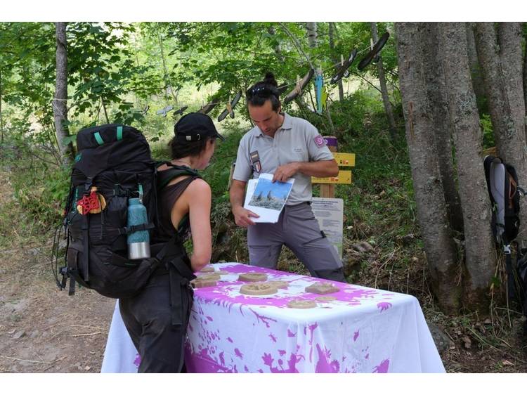 Photo 1 Rencontre avec un garde moniteur du Parc national sur le GR54 (copy)