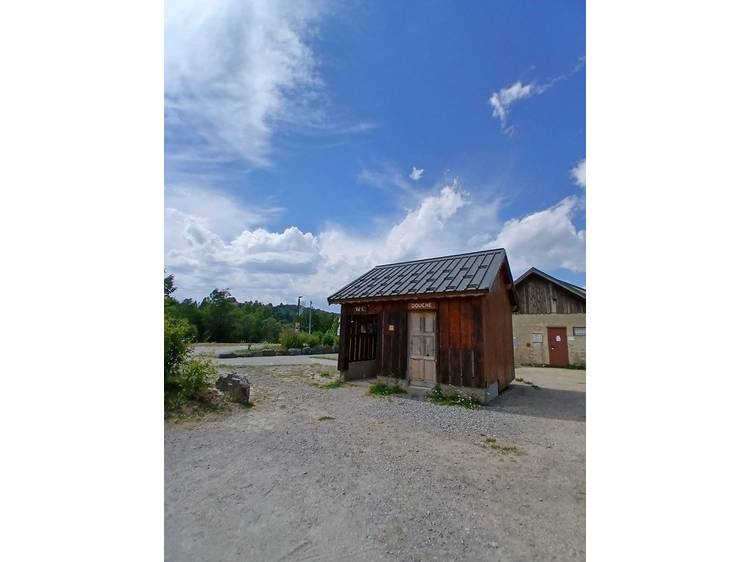 Photo 2 Toilettes publiques - La Morte - Aire camping