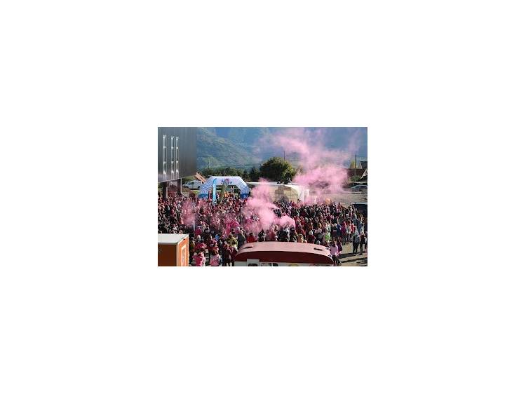 Photo 3 Marche rose colorée contre le cancer du sein