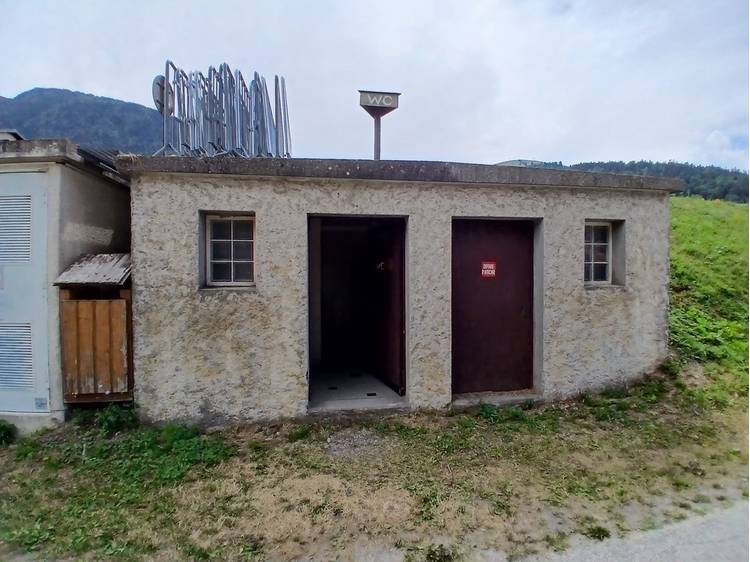 Photo 2 Toilettes publiques -La Morte - Parking La Blache
