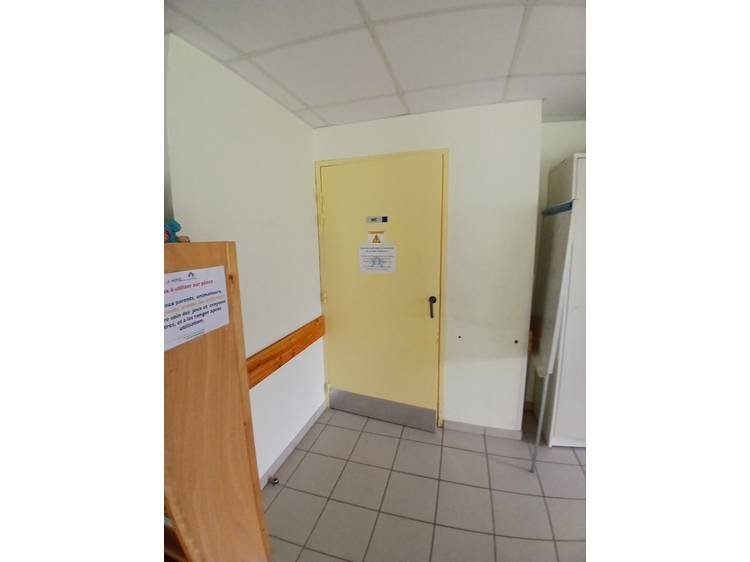 Photo 3 Toilettes publiques  - La Morte - Salle Hors sac