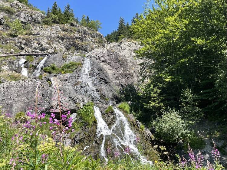 Photo 1 La Cascade