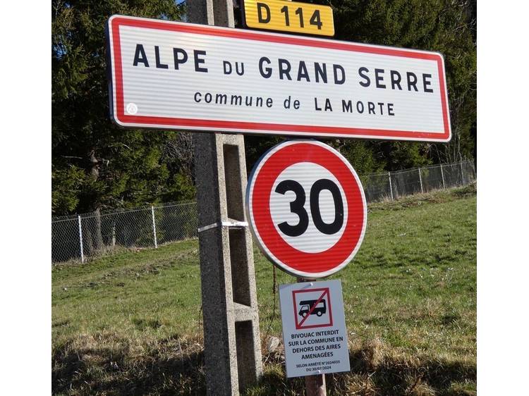 Photo 6 Bivouac caravan area of Alpe du Grand Serre