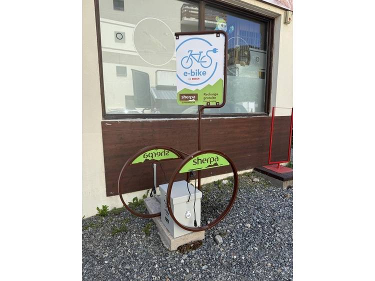 Photo 1 Borne de rechargement pour vélos électriques
